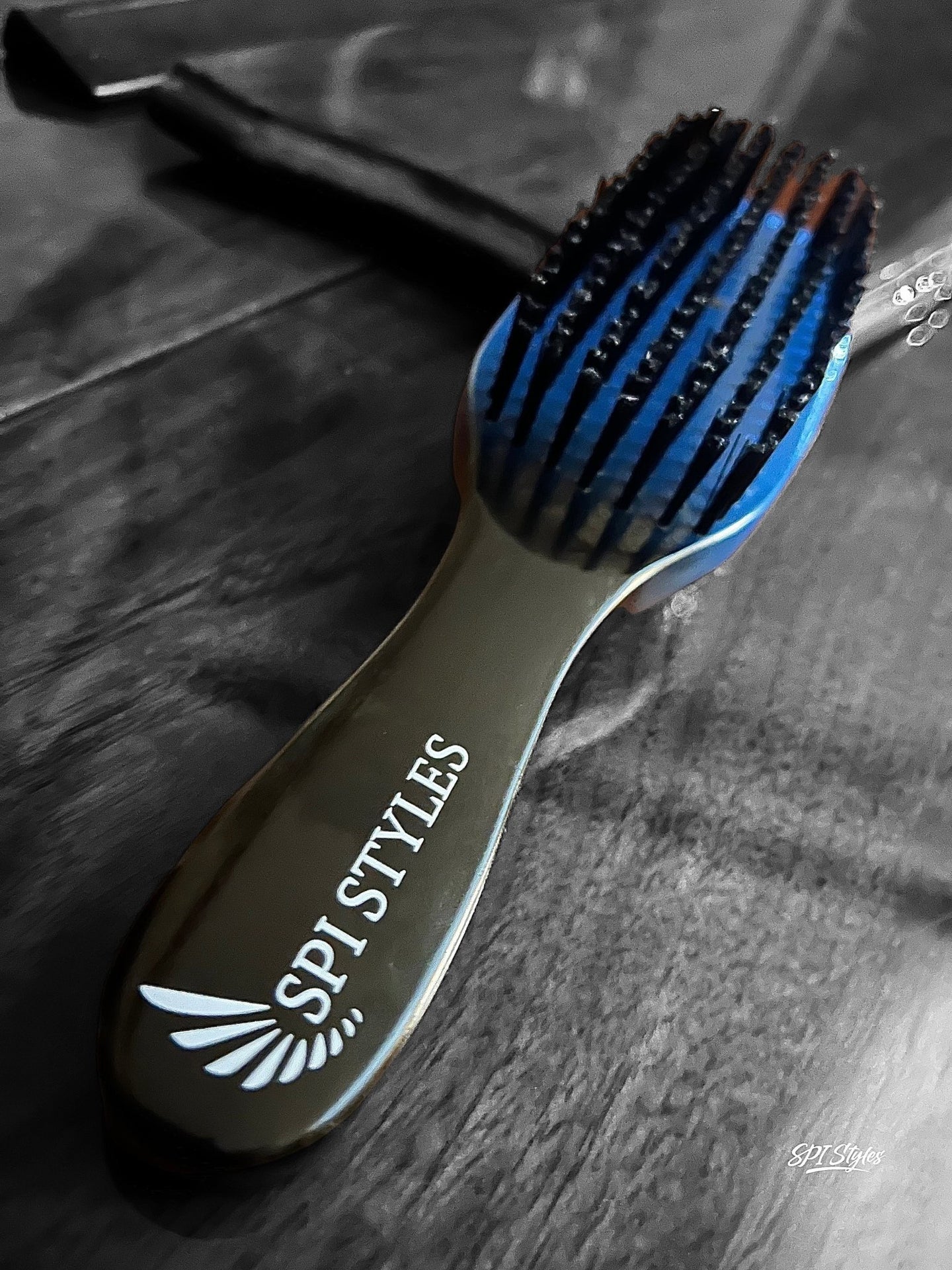 BLUE OMBRÉ 7 Row Wave Professional - Medium Wave Brush